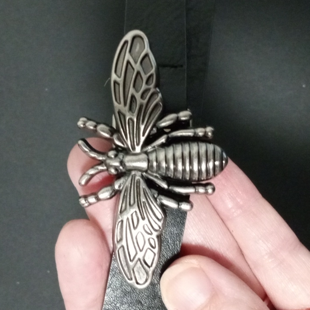 Bee belt